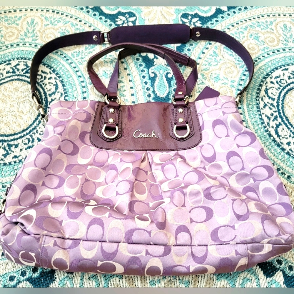 Coach- Ashley Signature Purse